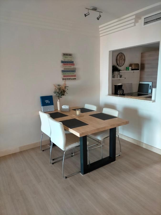 Appartement Met Zeezicht En Vlakbij Het Strand 마닐바 외부 사진