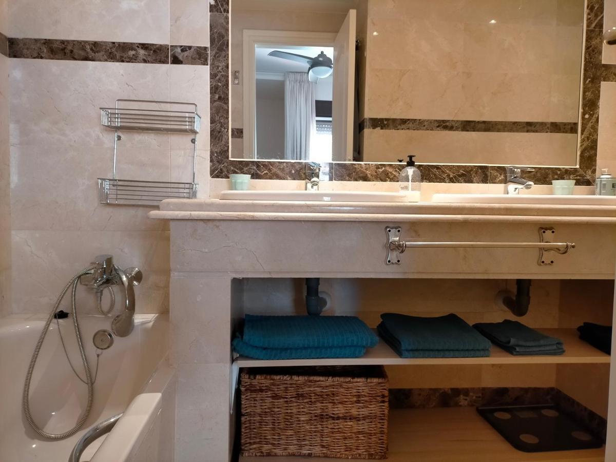 Appartement Met Zeezicht En Vlakbij Het Strand 마닐바 외부 사진