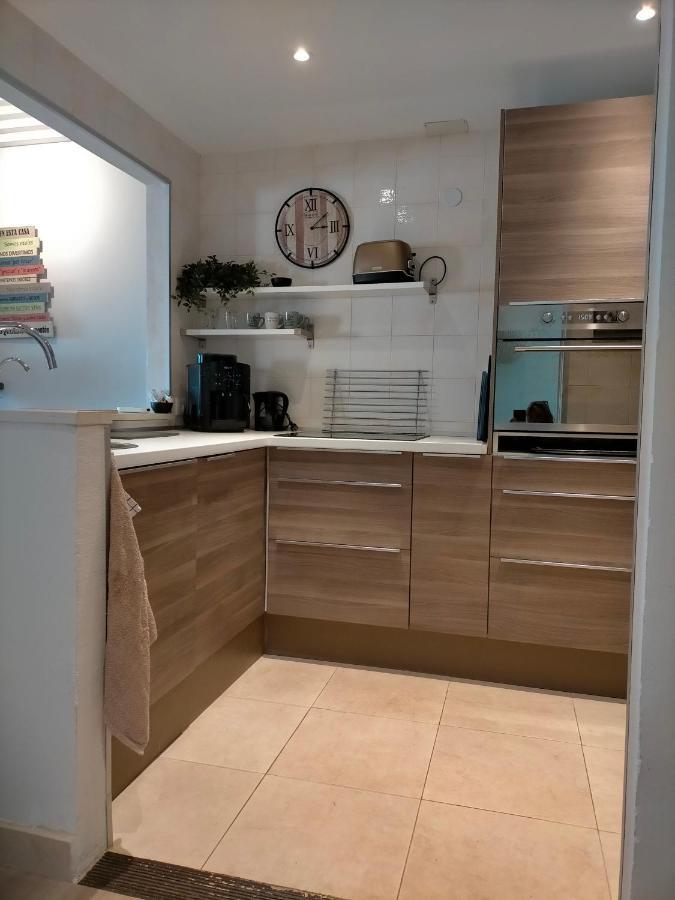 Appartement Met Zeezicht En Vlakbij Het Strand 마닐바 외부 사진